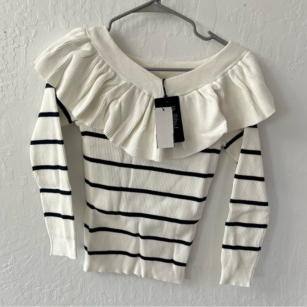 Chaser Cream Blue Stripe Ruffle Knit Sweater On or Off Shoulder Size Medium - Picture 2 of 5